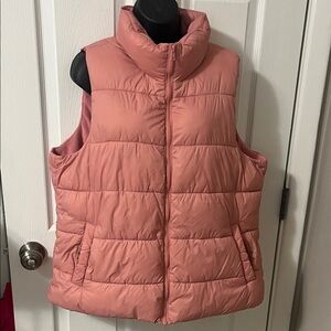 Old Navy Women's Coral Puffer Vest
